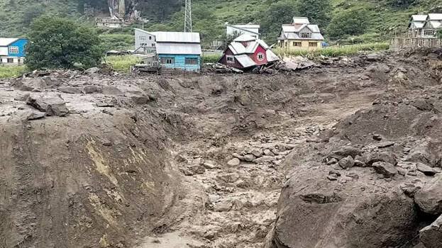 ജമ്മു കശ്മീരിലെ മേഘവിസ്‌ഫോടനത്തിലും മിന്നൽ പ്രളയത്തിലും; 50 മരണം, ഇരുന്നൂറിലേറെ പേർ കാണാതായി
