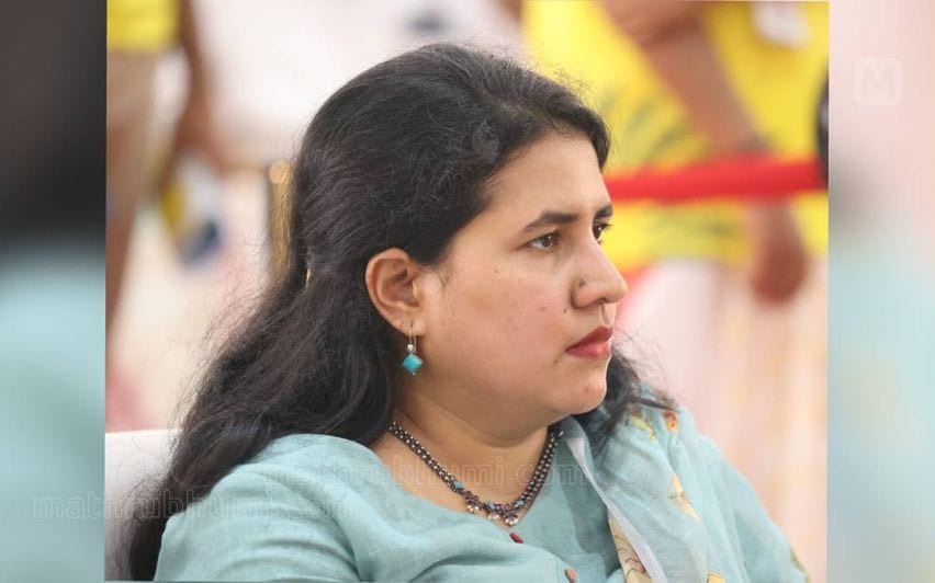 വീണ വിജയൻ മാസപ്പടി കേസ്: ഹർജികൾ പരിഗണിക്കുന്നത് വീണ്ടും മാറ്റി ദില്ലി ഹൈക്കോടതി