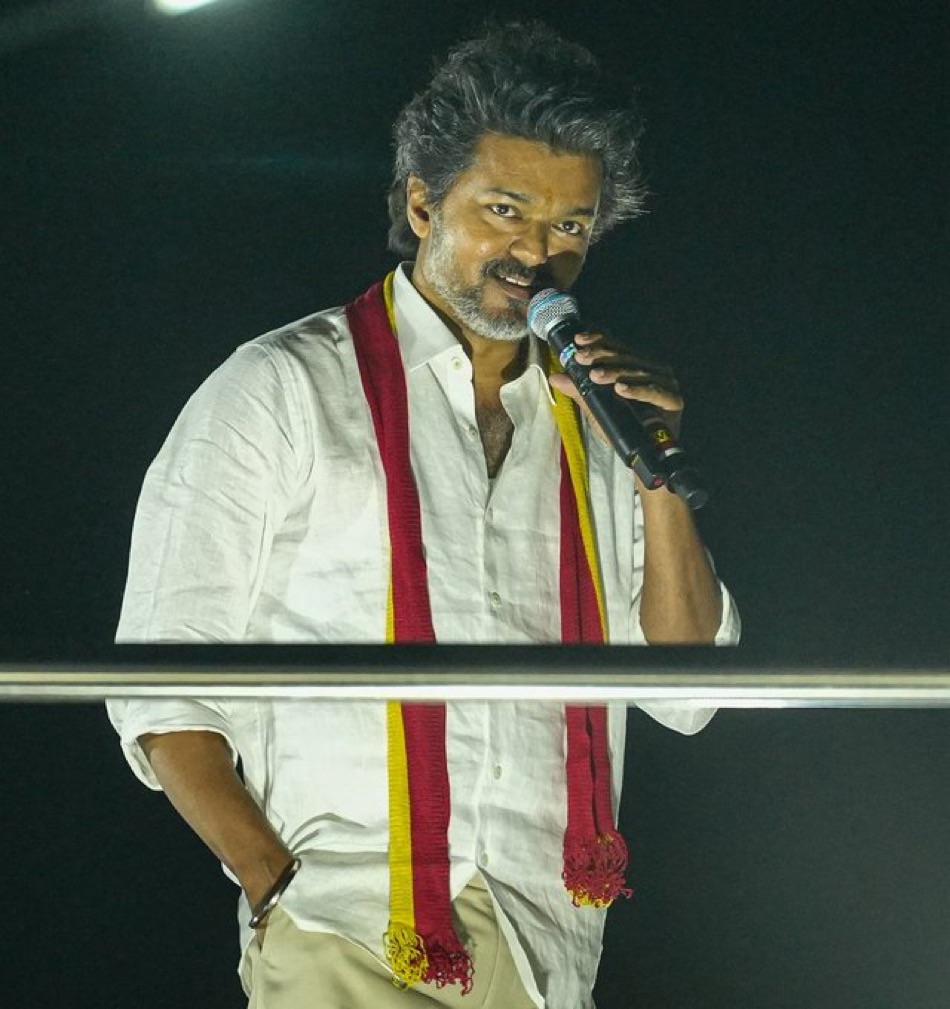 കരൂർ റാലി ദുരന്തം: മരിച്ചവരുടെ കുടുംബങ്ങൾക്ക് 20 ലക്ഷം, പരിക്കേറ്റവർക്ക് 2 ലക്ഷം ധനസഹായം പ്രഖ്യാപിച്ച് വിജയ്