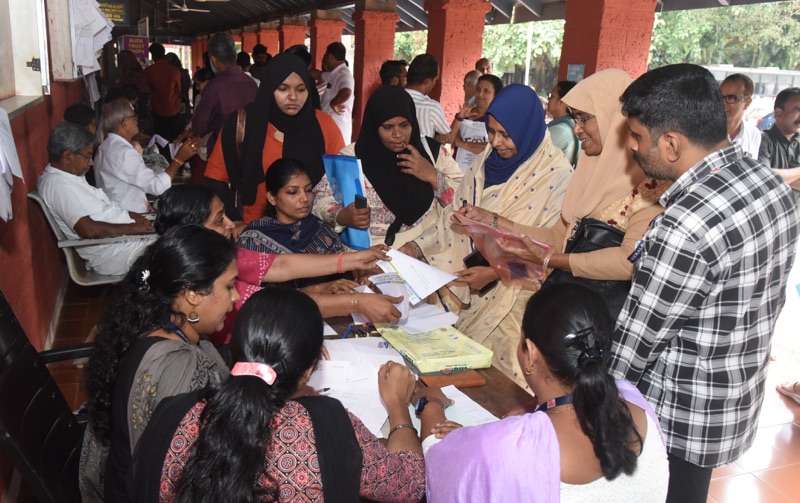 സൂക്ഷ്മ പരിശോധന കഴിഞ്ഞതോടെ വെട്ടിലായി മുന്നണികൾ; നിരവധി സ്ഥാനാർഥികളുടെ പത്രിക തള്ളി