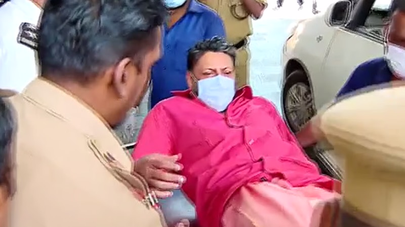 കണ്ഠരര്‍ രാജീവരെ ഐസിയുവില്‍ പ്രവേശിപ്പിച്ചു; മെഡിക്കല്‍ കോളജിലെ എംഐസിയു-1ല്‍ ചികിത്സ