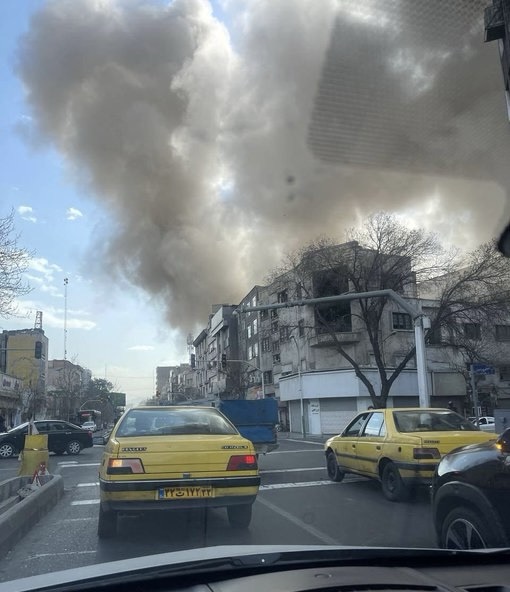 ഇറാനിൽ യുഎസ്–ഇസ്രയേൽ സംയുക്ത ആക്രമണം; ടെഹ്റാനിൽ മിസൈൽ പതിച്ചു, ഖമനേനി ഓഫീസിന് സമീപം സ്‌ഫോടനം