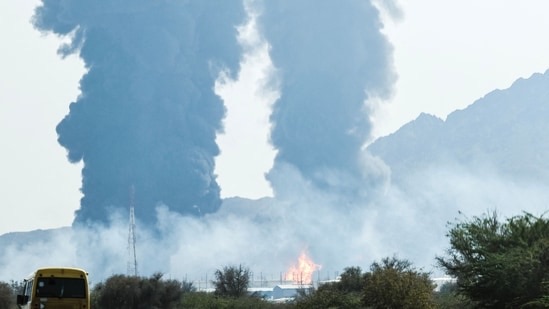 ഇറാൻ മിസൈൽ ഭീഷണി: അടച്ച വ്യോമപാത വീണ്ടും തുറന്ന് യുഎഇ