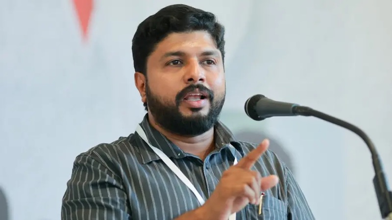 വയനാട് പുനരധിവാസം: ‘വീടെവിടെ കോൺഗ്രസേ’ ക്യാംപെയ്നുമായി ഡിവൈഎഫ്ഐ; കുടിൽ കെട്ടി സമരം നടത്തുമെന്ന് വി. വസീഫ്