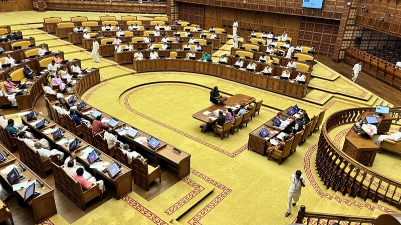പുത്തൻസഭ…പുതുതുടക്കം; എംഎൽഎമാരുടെ സത്യപ്രതിജ്ഞ തുടങ്ങി, സഭയെ അഭിസംബോധന ചെയ്ത് പ്രോടേം സ്പീക്കർ