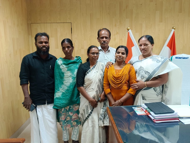 മധു വധക്കേസ്: ഓഗസ്റ്റ് 25നകം സുപ്രീം കോടതിയിൽ അപ്പീൽ നൽകണം; കുടുംബം മന്ത്രി കെ. എ. തുളസിയെ കണ്ടു