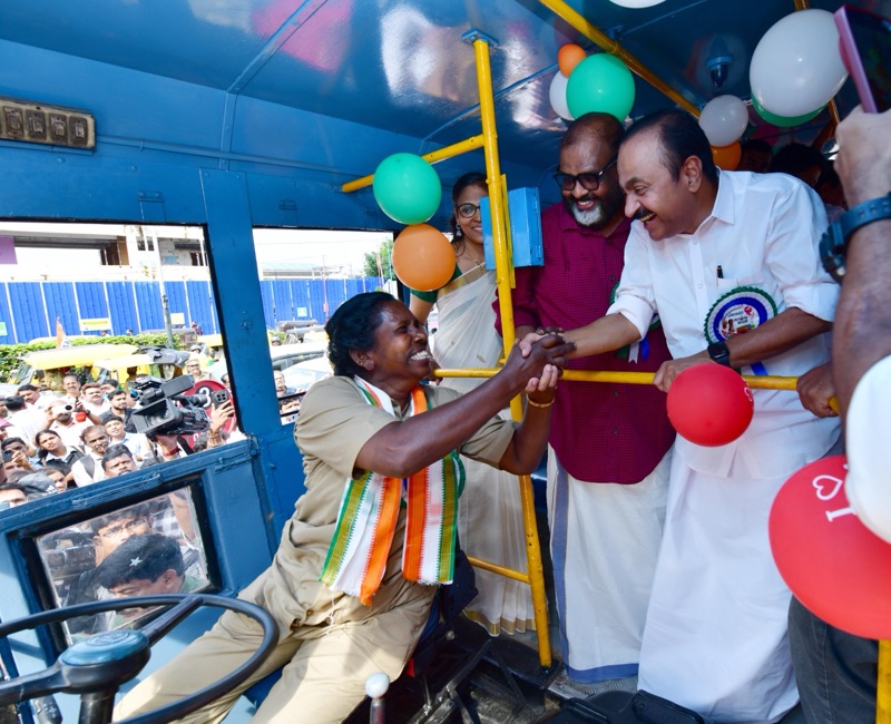 പ്രിയദർശിനി യാത്ര: ആദ്യ ദിനം 13 ലക്ഷത്തിലേറെ സ്ത്രീകൾക്ക് സൗജന്യ യാത്ര